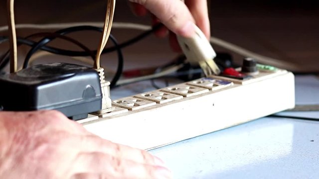 Plug in the plugs into the extended socket on the floor.