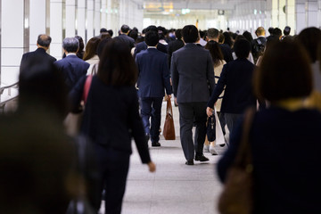 地下道での通勤風景