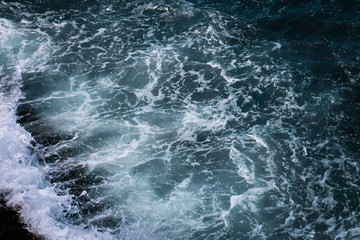 Obraz na płótnie Canvas The waves in the sea background