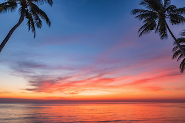 Fototapeta na wymiar Sunset on a beautiful tropical beach in Thailand