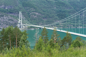 Hängebrücke über den Hardangerfjord in Norwegen