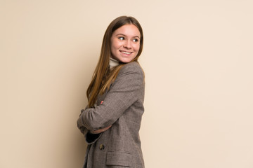 Obraz premium Young business woman with arms crossed and happy