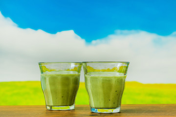 緑黄色野菜のスムージー　Green smoothie drink 