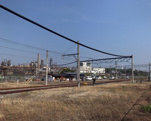 Fototapeta na wymiar 工業地帯と線路