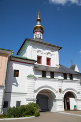 Fototapeta na wymiar Gateway Church in Nikolo-Perervinsky monastery in Moscow. Sights Of Russia. The architecture of World tourism.
