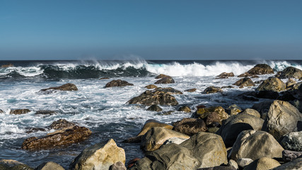 Foam waves to the horizon