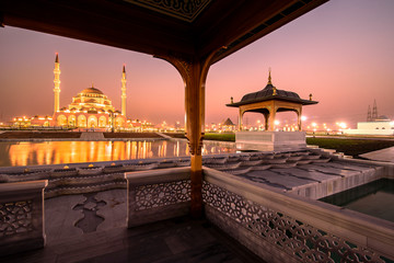 Obraz premium Beautiful Sunset View of Sharjah Grand Mosque