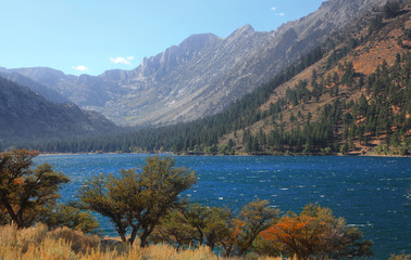 Fototapeta na wymiar Scenic Twin lakes landscape in California Sierra mountains