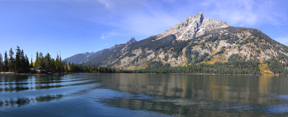 Scenic Jenny lake in Grand Tetons national park