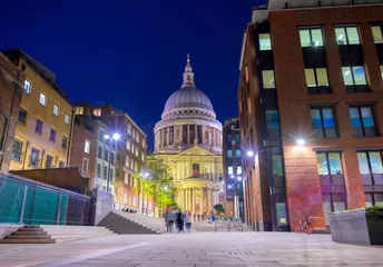 Deurstickers A view of St. Paul's Cathedral at night in London, UK. © Jbyard