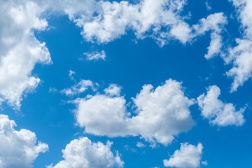Obraz na płótnie Canvas Beautyfull clouds in blue sky in summer day