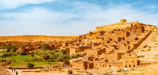 Vue imprenable sur la Kasbah Ait Ben Haddou près de Ouarzazate dans les montagnes de l& 39 Atlas au Maroc. Patrimoine mondial de l& 39 UNESCO