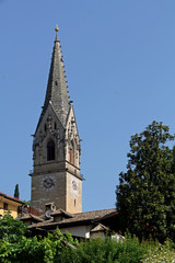 Fototapeta na wymiar il campanile gotico della chiesa parrocchiale di Termeno