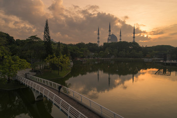 Fototapeta na wymiar Aerial view of Shah Alam mosque with garden landscape design and Putrajaya Lake, Putrajaya. The most famous tourist attraction in Selangor city, Malaysia