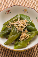 万願寺唐辛子とじゃこの炒め物