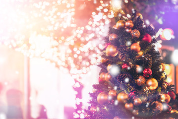 Fototapeta premium Christmas Background with bokeh light; Blurred Xmas background