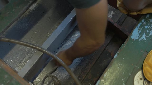 Painting bilge of wooden boat with aluminium protective paint