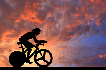 Obraz premium Silhouette Cycling on blurry sunrise sky background.