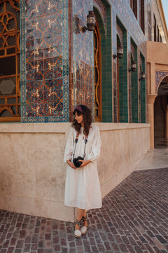 Photographer standing in front of a mosque in Doha