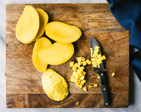 Mango slice preparation