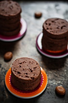 Cocoa shortbread with caramel and fleur de sel