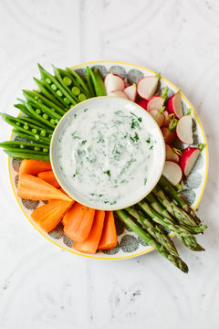 Herbed yoghurt dip with fresh summer vegetables