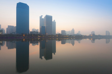 Fototapeta na wymiar Morning at the business district from Benjakiti Park Bangkok , Thailand