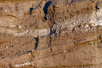 Erdschichten auf der Vulkan-Insel Nisyros, Griechenland - Earth layers on the volcanic island of...