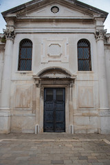 Fototapeta na wymiar Old beautiful door in the Venetian style