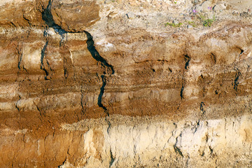 Erdschichten auf der Vulkan-Insel Nisyros, Griechenland - Earth layers on the volcanic island of Nisyros, Greece © bennytrapp