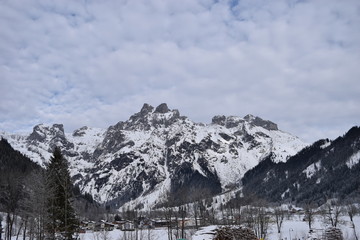 Fototapeta na wymiar Winter panorama in ice cold weather in Autria