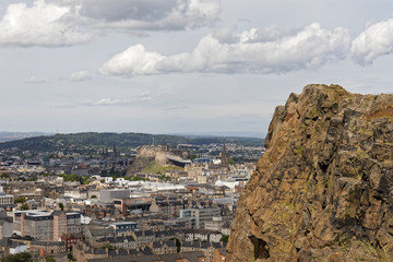 Fototapeta premium Edinburgh cityscape view from Holyrood park - Edinburgh, Scotland, United Kingdom
