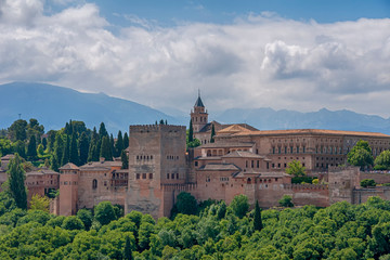 Fototapeta na wymiar Hermosa alcazaba nazarí de la Alhambra de Granada, Andalucía 
