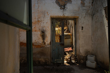 Obraz na płótnie Canvas Insight into a deserted, rundown house in Rhodes, Greece