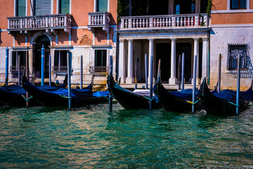 Obraz na płótnie Canvas Elements of architecture of houses on the streets of the canals of the city of Venice in Italy. 