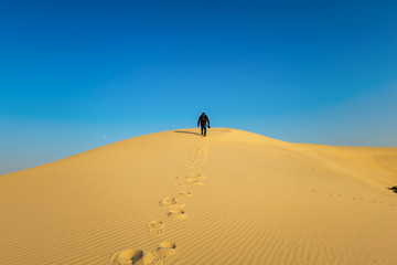 Fototapeta na wymiar Adventure Photographer in Desert Dammam Saudi Arabia