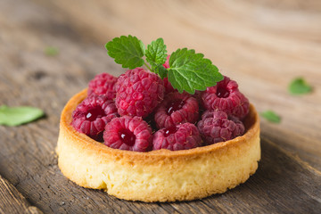 Cake with fresh raspberries and mint