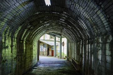Fototapeta na wymiar 写真素材：帝釈峡、トンネル、暗い、道、広島県