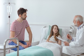 Obraz premium Father with young child listening about her disease