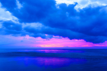 Fototapeta na wymiar Dramatic seascape at dusk.