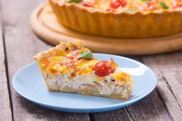 Chicken Quiche lorraine with mushrooms , tomatoes and cheese