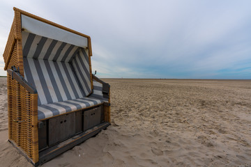 Strandkorb am Sandstrand