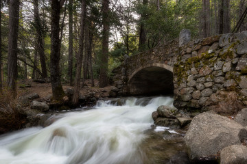 Obraz premium Stone Bridge and Waterfalls under Bridalveil Falls, Yosemite National Park, California