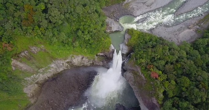 Cascada San Rafael maravilla de Ecuador, localiza en el límite de las provincias de Napo y Sucumbíos