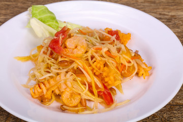 Thai salad with papaya and prawn