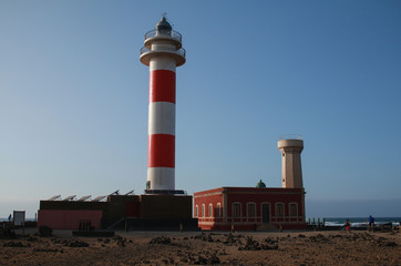 faro rojo y blanco