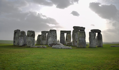 Vista panorámica de Stonehenge con cielo y nubes. Monumento megalítico inglés tipo cromlech. © Josu Etxeberria