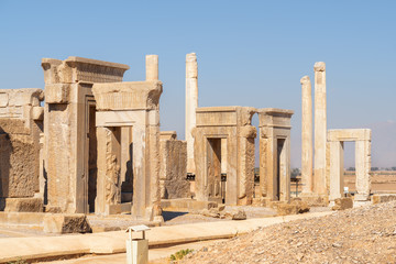 Fototapeta premium Amazing side view of ruins of the Tachara Palace, Persepolis
