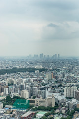 Fototapeta premium 梅雨空の東京 高層ビルからの眺望