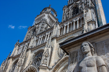 Fototapeta premium Upward View at Cathédrale Sainte-Croix and Jeanne d'Arc